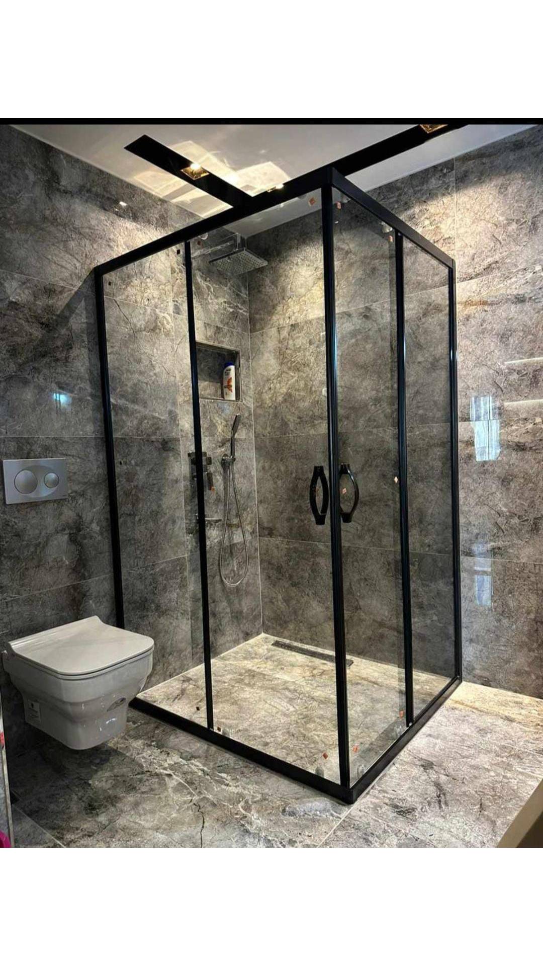 seffaf-cam-siyah-kasa-kose-giris-kabin